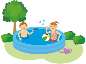 庭のプールで遊ぶ兄妹のイラスト画像